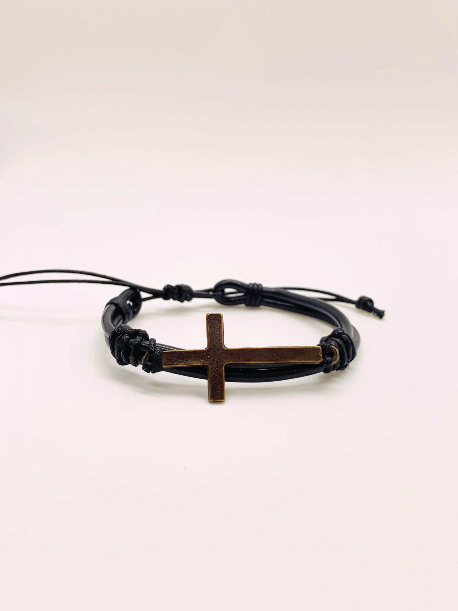 Pulsera de cruz negra